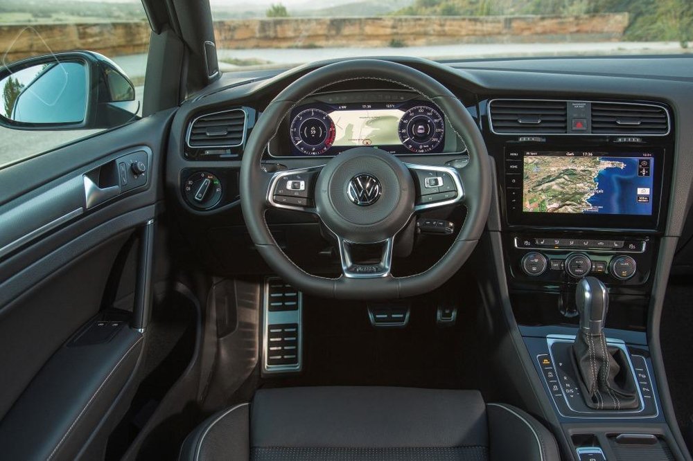 vw-golf-2017-innen-dashboard.jpg